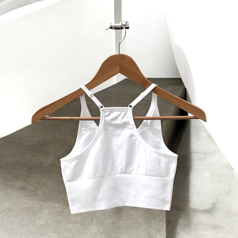 NWT Women’s White Racerback Sports Bra with Adjustable Straps! Small - Picture 4 of 4